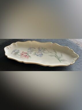 Lenox Chatsworth Cream Porcelain Plate with Gold Logo Mark